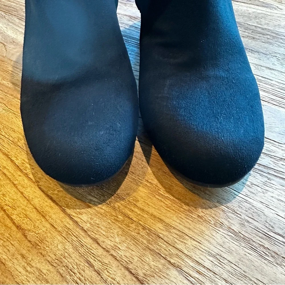 Zigi Soho Nydia Women’s Black Faux Suede Block Heel Round Toe Booties Side Zip 8